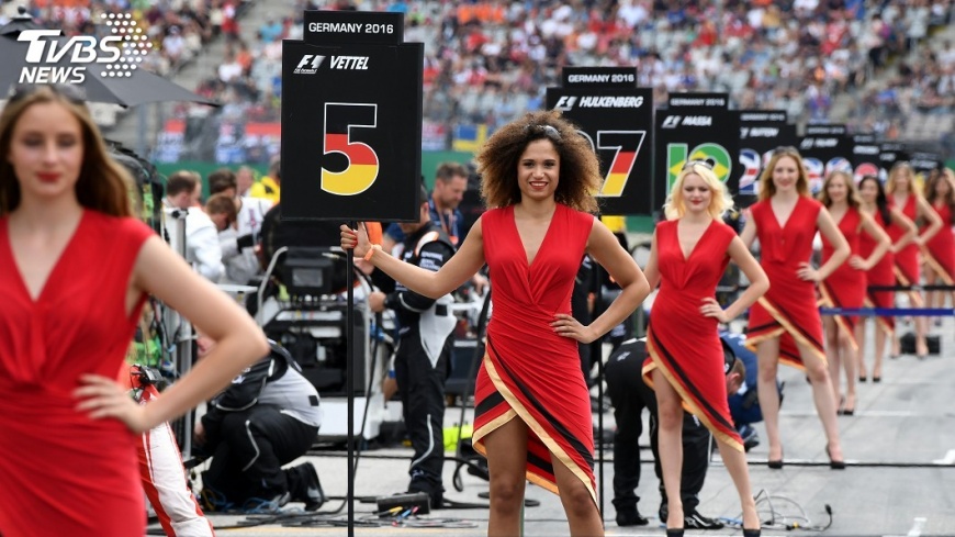 F1賽車廢傳統 賽車女郎賽前舉牌將成絕響