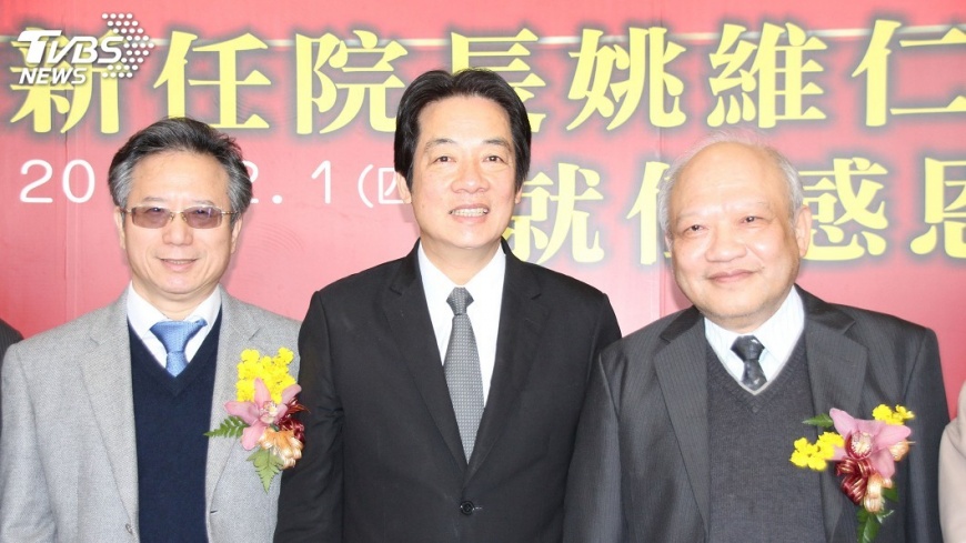 嘉基院長交接　學生賴清德前往祝賀