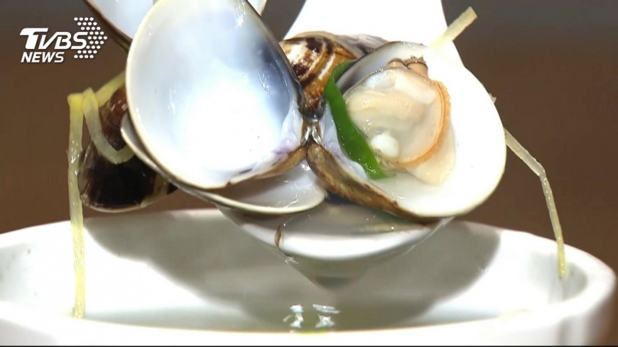 蛤蠣湯加蝦殼添風味 台裔廚師靠這招成名