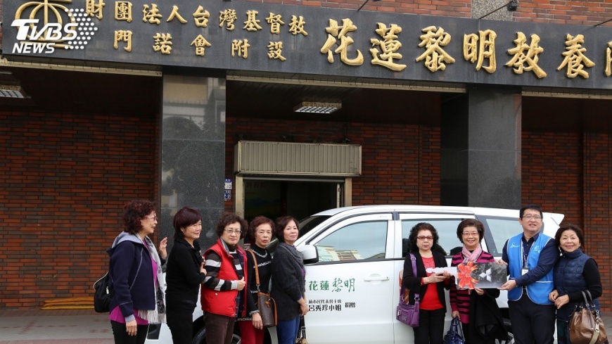 完成姐妹心願 捐眼角膜贈交通車遺愛人間