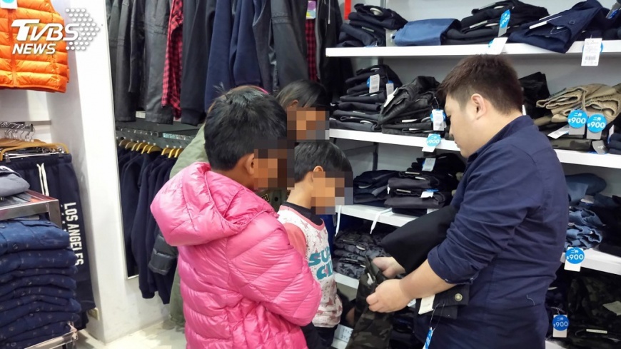 過年買新衣　服飾業者助家扶兒償心願