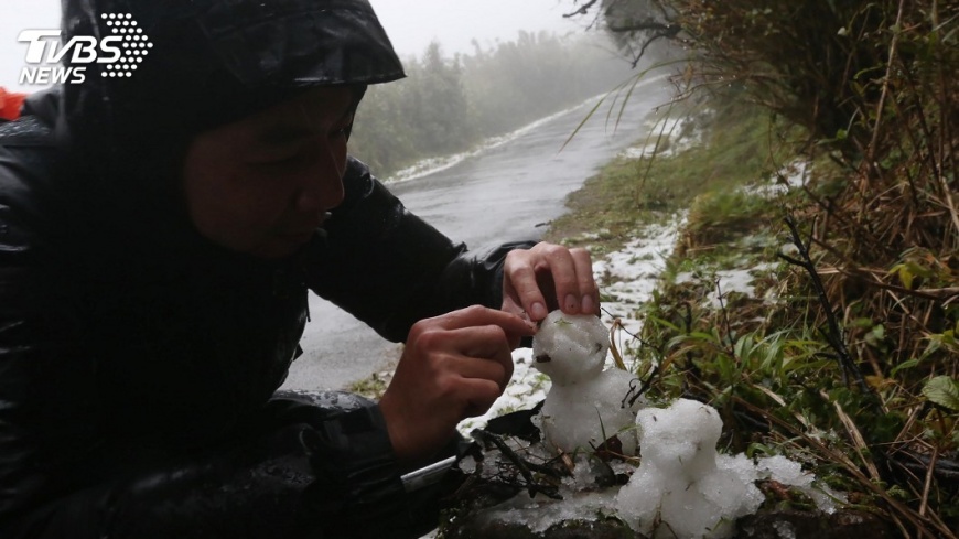合歡山賞雪　車子要加雪鏈且馬力足