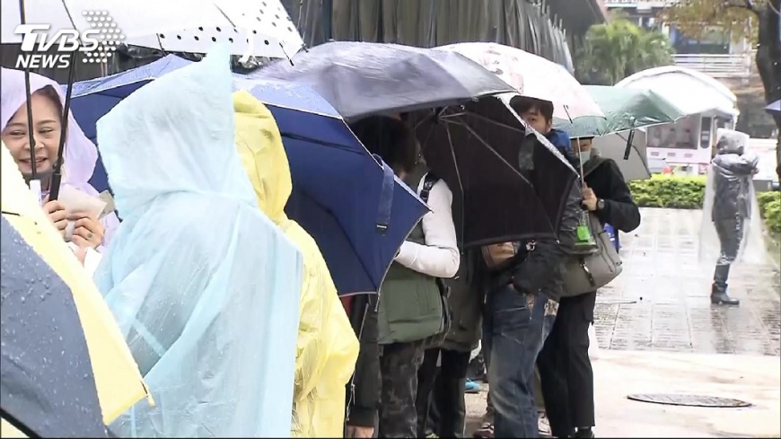 倒數計時！阿妹萬人演唱會　歌迷排隊入場