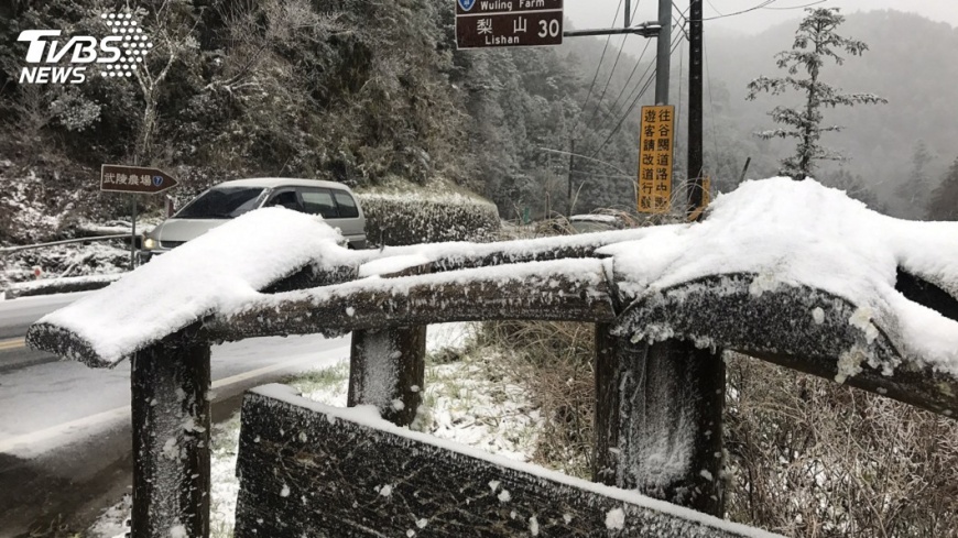全台急凍水氣足　山區賞雪湧車潮