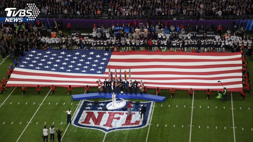 NFL超級盃登場 兩隊無人單膝跪地抗議