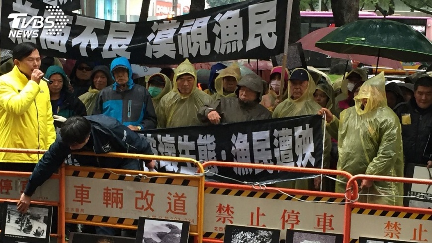 抗議德翔貨輪油污 金山漁會求償1.76億