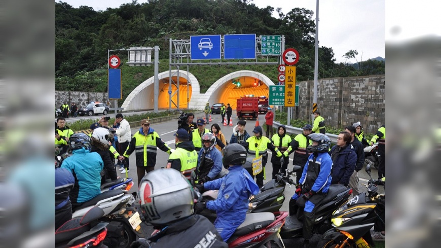 蘇花改東澳段通車　重機族硬闖爭路權