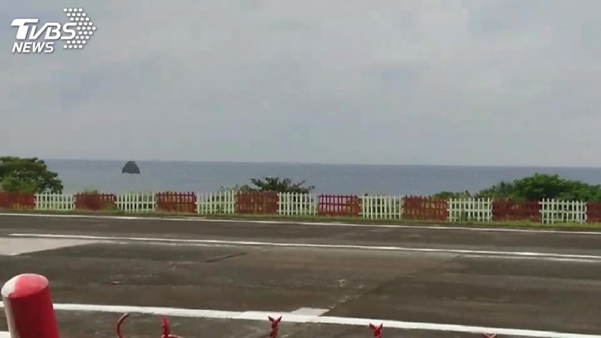 快訊／空軍出動S-70C！海軍南偵艦　搜救空勤機