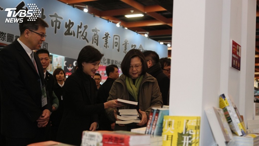 蔡總統：用科技吸引讀者　挑戰化為機會