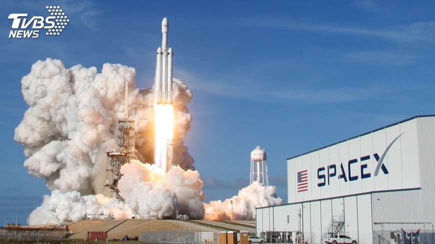 SpaceX最強重型火箭升空 奔向火星