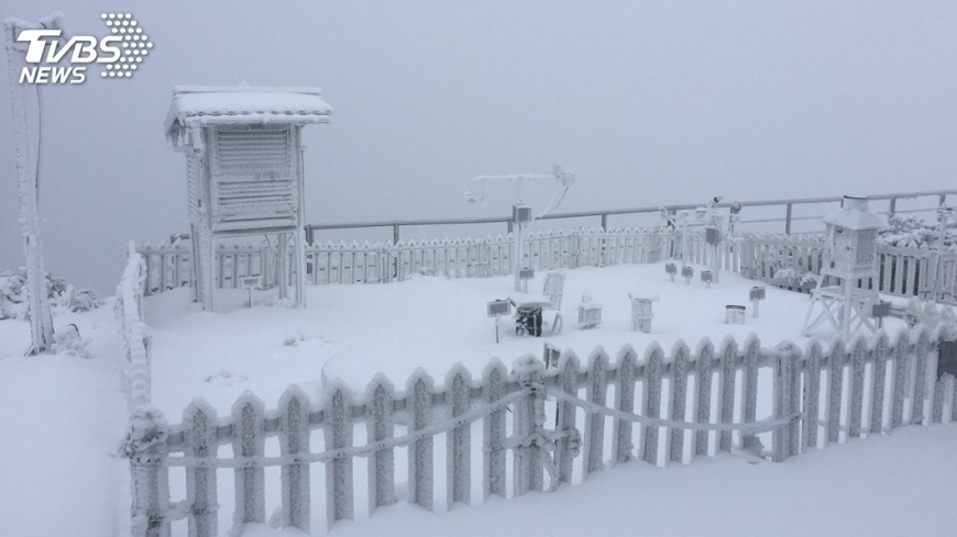 玉山積雪9.5公分 氣象局發布低溫特報