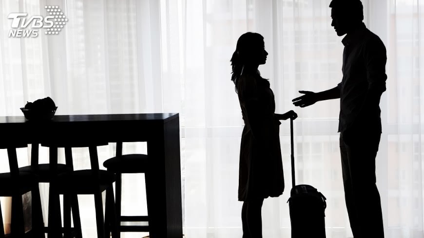 經歷父母離婚、再婚 女大生出書談成長