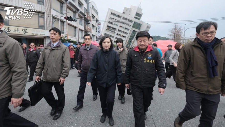 蔡總統醫院探視震災傷患　陸客：謝謝總統