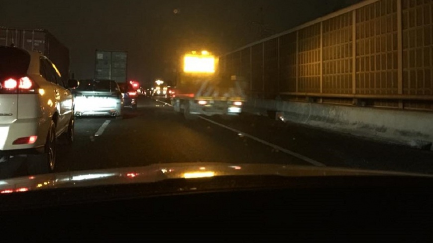 國道1號貨櫃車翻覆 南下359K塞近4公里
