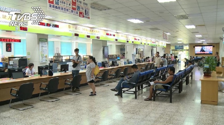 106年辭職公務員2092人 　另有他就最多