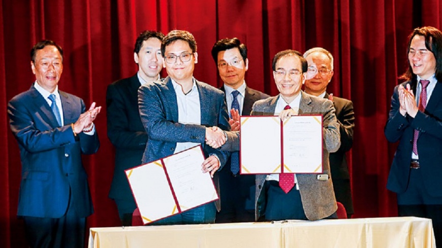 【商周】郭董砸百億拚AI 真能轉彎賺顧問財?
