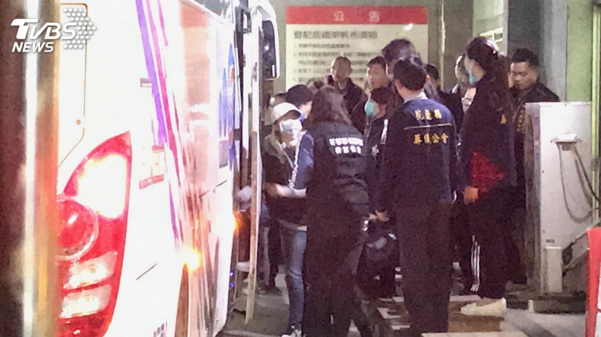 北京一家五口親屬抵花蓮 黑衣人阻拍攝