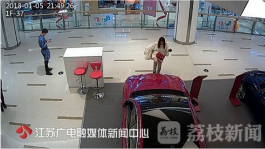 女發酒瘋踹踢8腳 愛快羅密歐新車變二手遭求償70萬