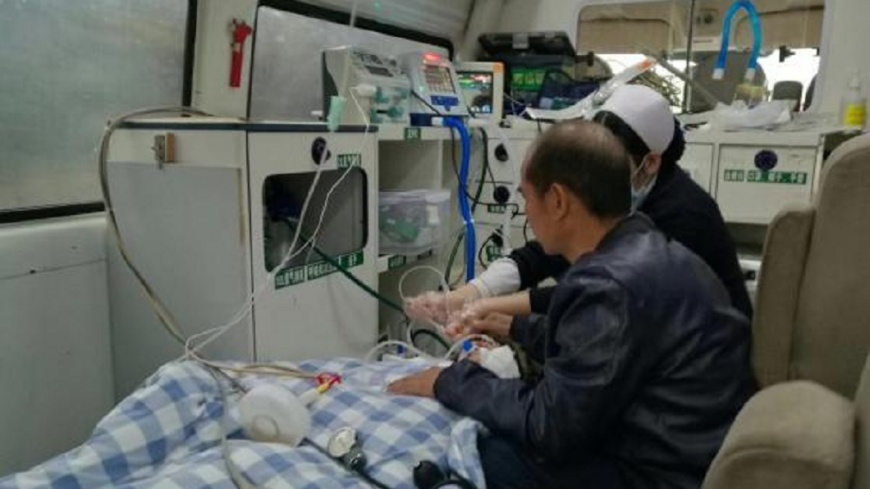 憂醫藥費連累孩子　69歲婦救護車上咬舌自盡