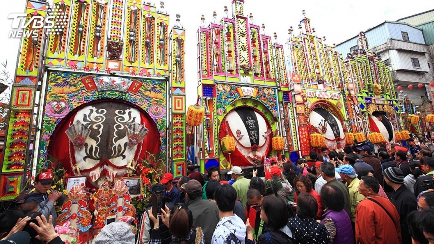 新春拜廟走春　初六三峽神豬祭逗鬧熱