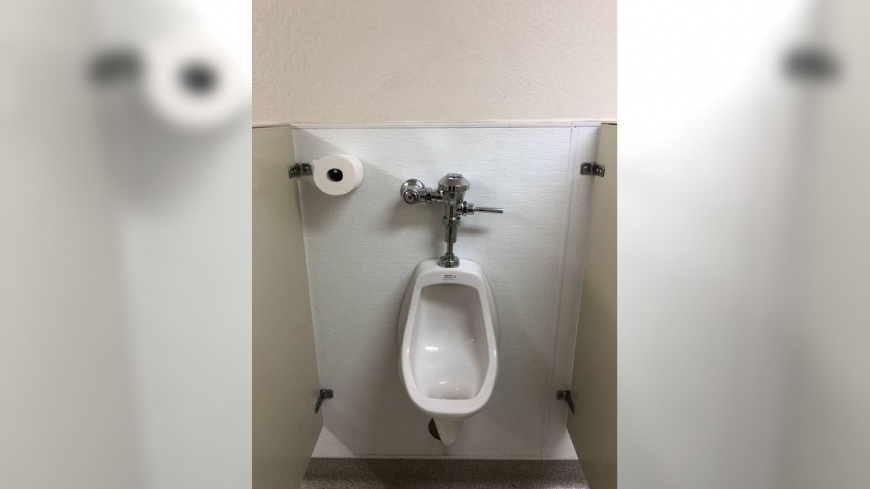 小便斗旁放衛生紙…男生秒懂笑翻 女生黑人問號