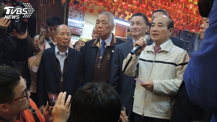 松山霞海城隍廟抽中吉籤 王金平:團結為國