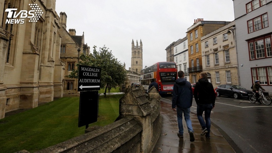 英大學學費貴桑桑 首相搶青年票允檢討
