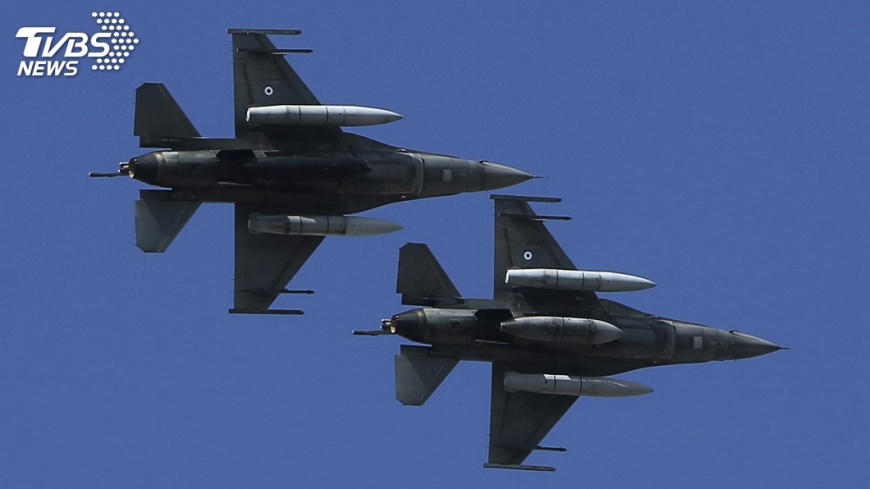 駐日美軍F-16發動機起火 急拋副油箱