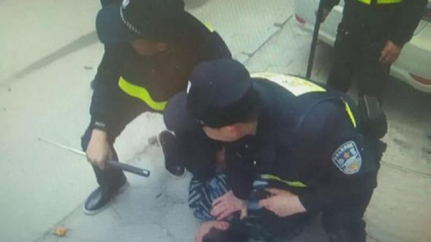 無業醉漢毆妻被警阻　他持刀捅死返家兒洩憤
