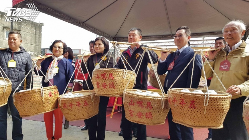 百年元宵「吃飯擔」 雲林五年千歲遶境祈福