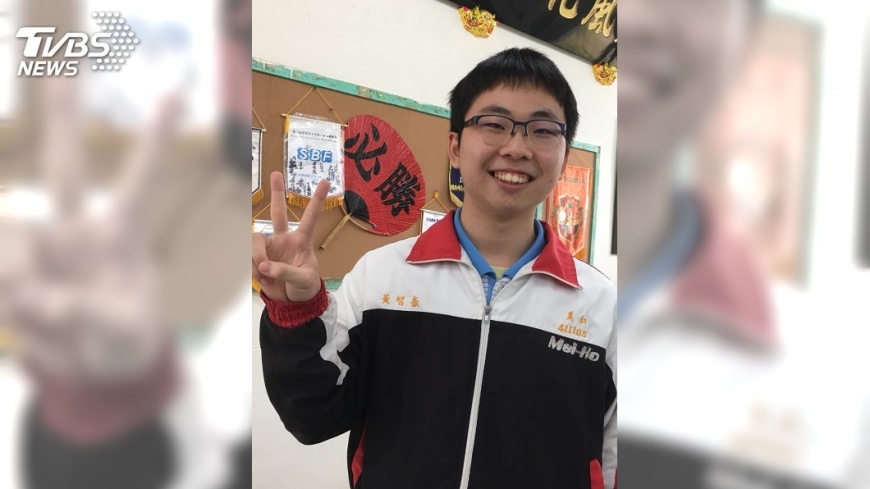 父親殘疾啟發 黃智豪學測屏東唯一滿級分