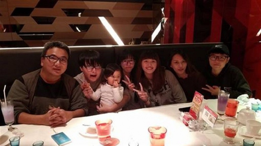 女友驟逝留下4個女兒！他無怨撫養至今8年未娶