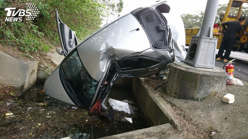 車輛不慎駛落邊坡 國道三號新竹南下回堵