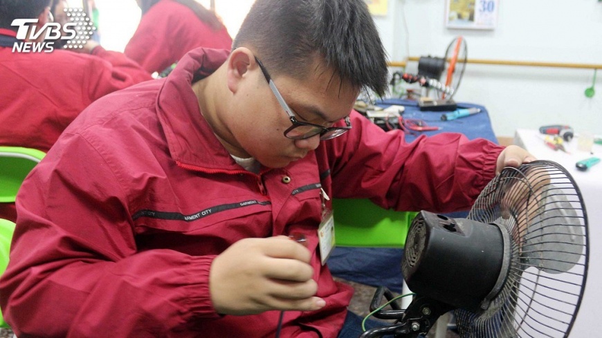 台科大寒冬送暖　前進偏鄉免費維修電器