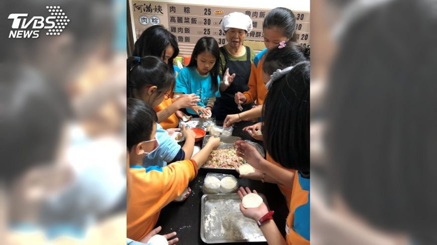 嘉義小學生愛心義賣　資助國內外貧童