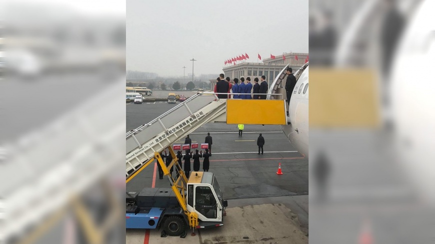 中國兩會前 赴京班機遇政協委員得脫鞋安檢