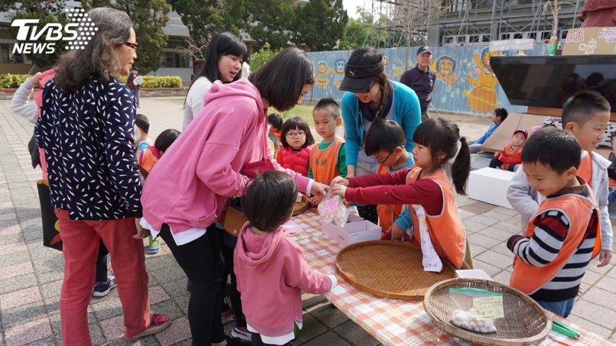 元宵節有愛 金門幼兒義賣湯圓