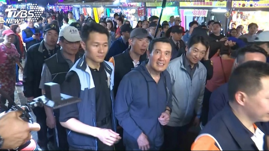 「花蓮需要人潮」 馬英九逛夜市民眾爭睹
