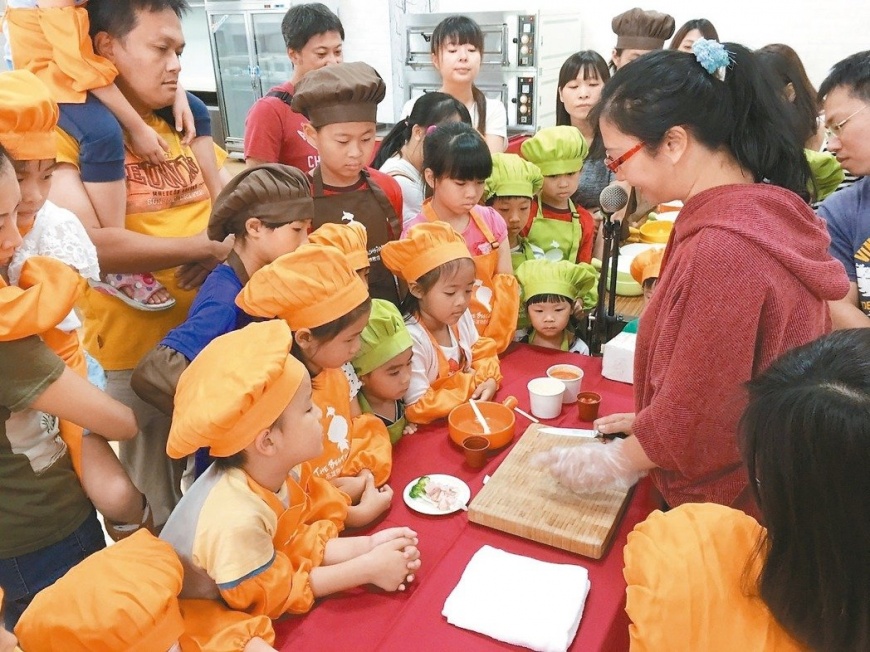 從不敢踩泥土 到都會小孩說要再來