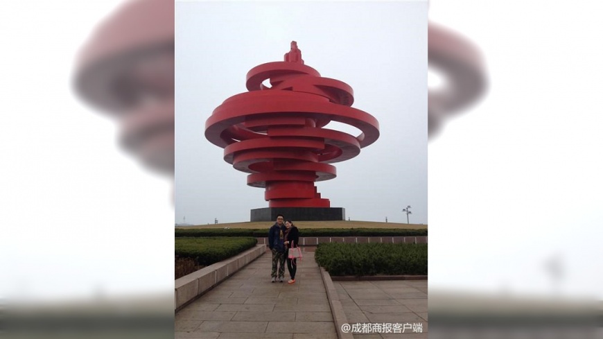 葉姓夫妻舊地重遊,他們表示18年前彼此不認識,但卻意外同框合照,覺得緣分很神奇。