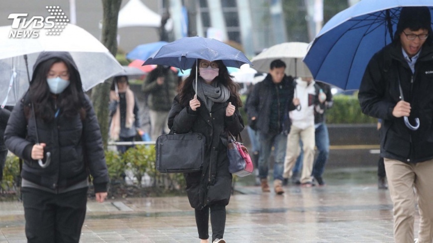 降雨高峰「炸雨彈」!冷氣團明報到 12度濕到明晚