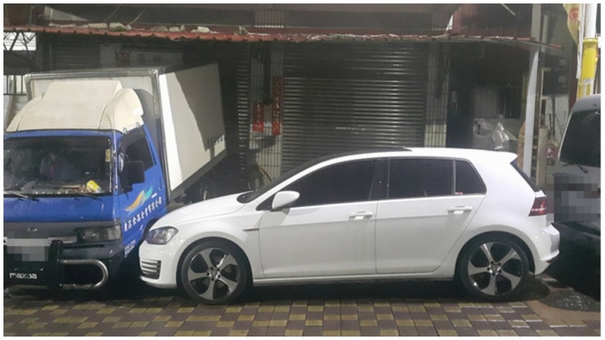 轎車亂停擋出入 他氣憤「包夾」反擊還是跑了