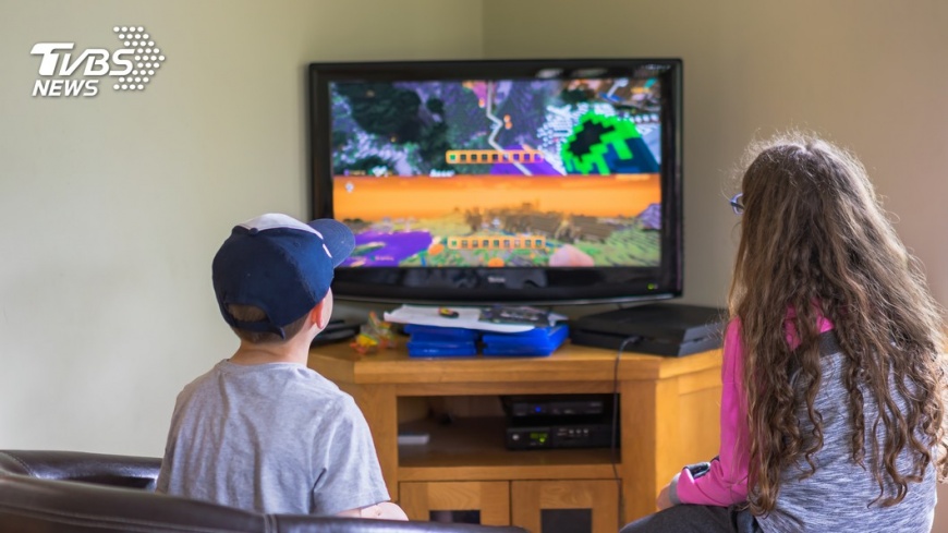 沒搶到遊戲遙控器！　9歲弟持槍轟爆姊姊後腦杓
