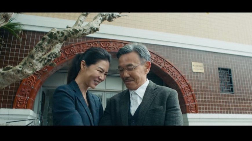 影/守護兒時記憶 謝盈萱手牽失智父漫步在故宮