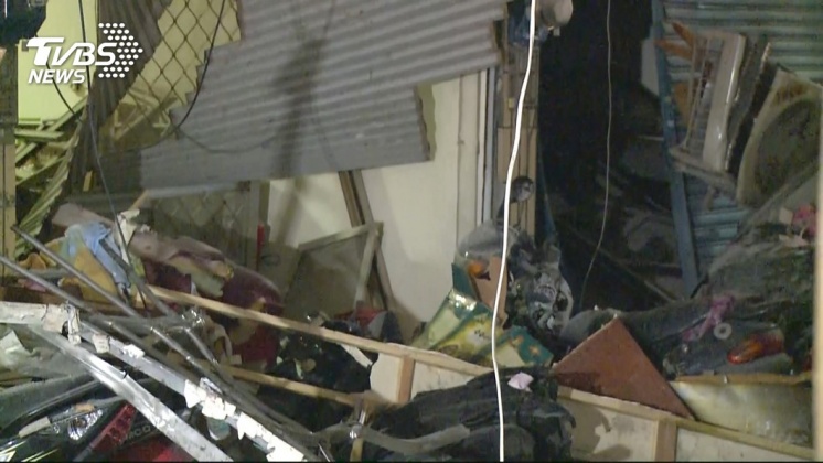 屋內物品全被氣爆威力炸飛