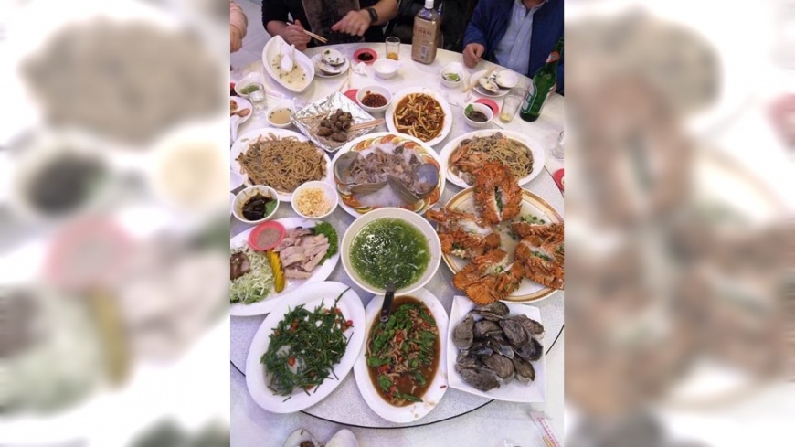 墾丁萬元桌菜被網友噓爆 業者回擊:沒吃過活海產?