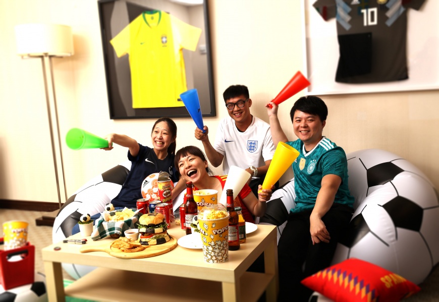 摩曼頓瘋足球！燙印球衣服務　電影院直播趴