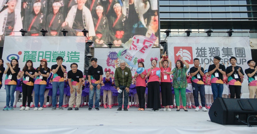 舞團互動飆人氣 踩踩舞全民動起來！