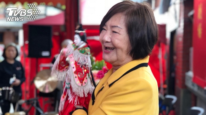 台灣唯一布袋戲女演師 85歲江賜美阿嬤率團傳承