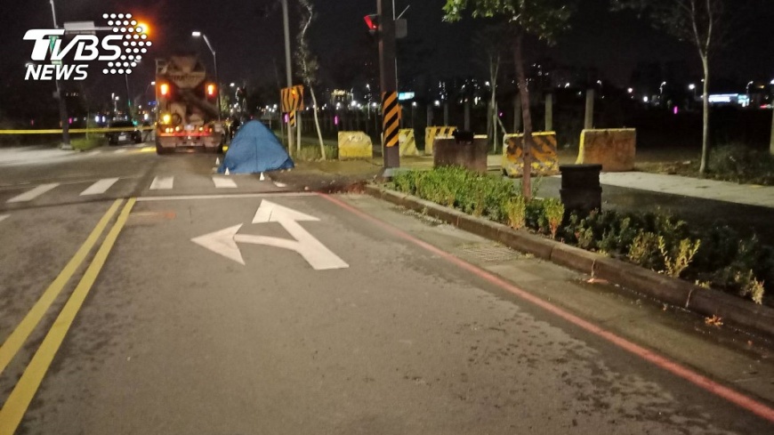 路太窄！女護理師疑超車碰撞　遭預拌車輾爆頭